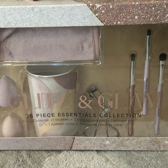 Glitz and Glam 26 piece essential collection - Picture 2 of 9